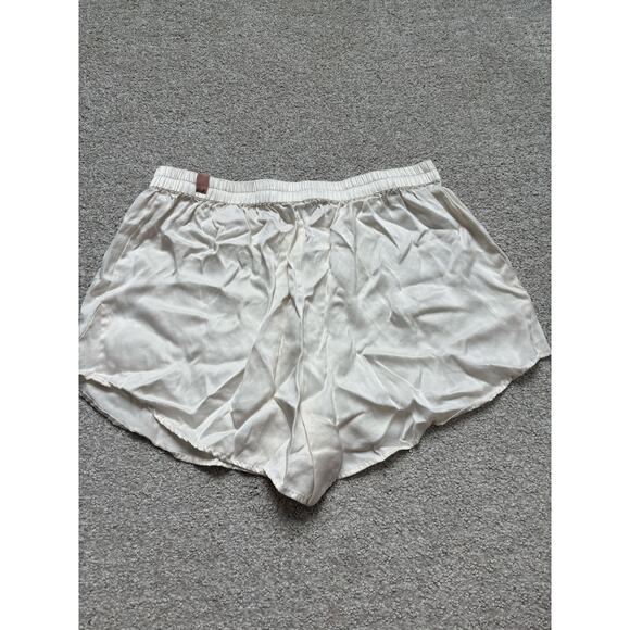 Lunya Good In Bed 100% Silk Shorts - Picture 1 of 4